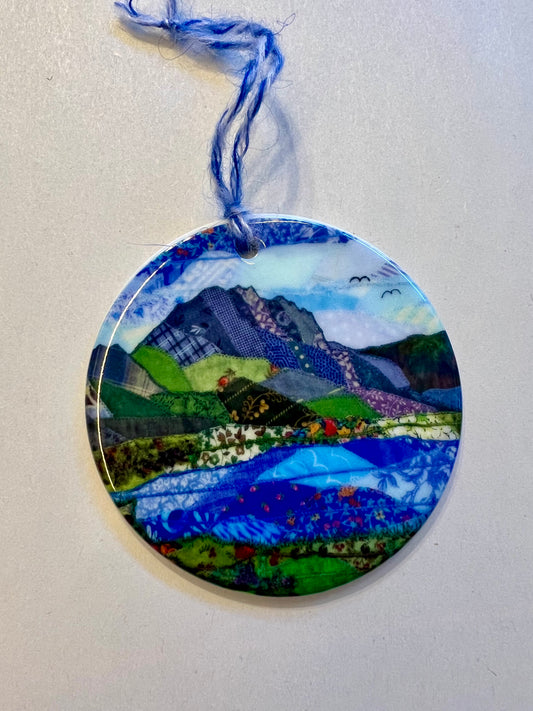 Tryfan hanging ceramic decoration